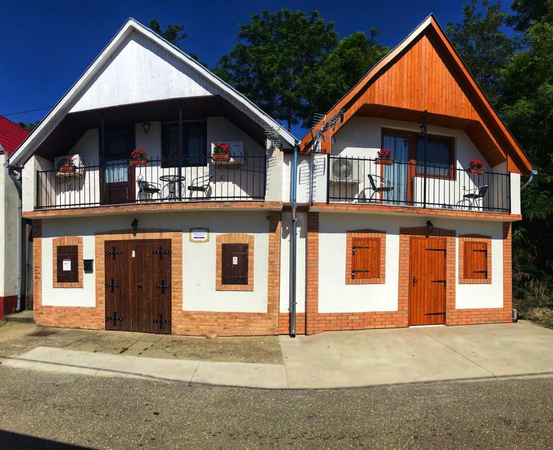 Berger Pince Es Vendeghaz Hotel Csaszartoltes Exterior photo
