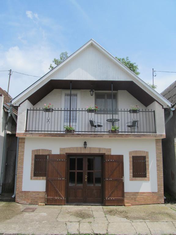 Berger Pince Es Vendeghaz Hotel Csaszartoltes Exterior photo