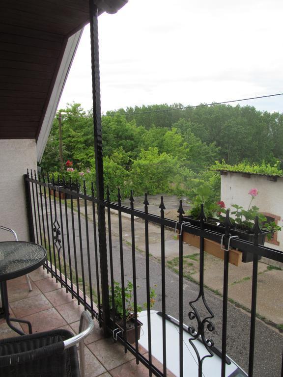 Berger Pince Es Vendeghaz Hotel Csaszartoltes Exterior photo